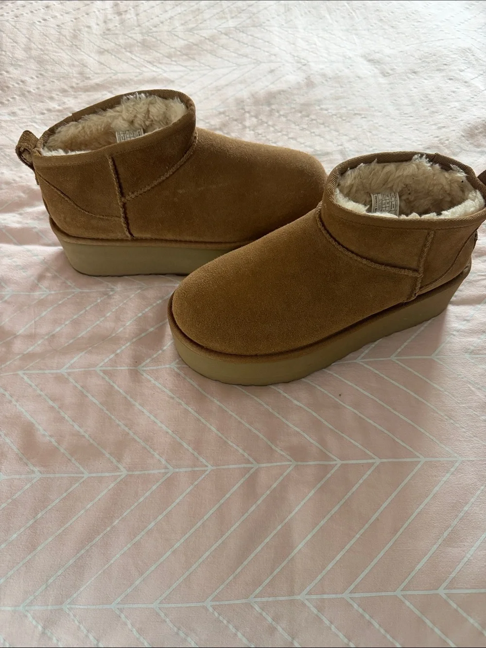 Ugg platformCozy Suede Platform Winter Ankle Boot - Brown
